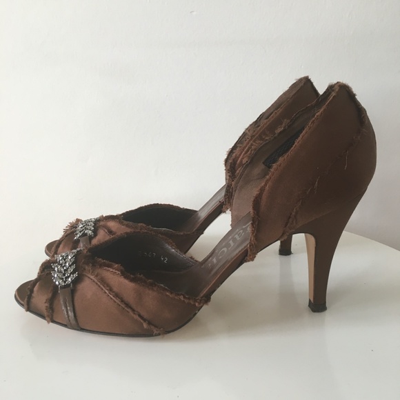 PEDRO GARCIA FRAYED SATIN SILK OPEN TOE HEELS W/ VINTAGE BROOCH SZ 42/US 11 - Picture 3 of 8